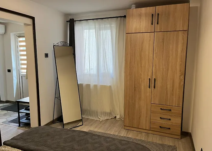 Cozy House In Elegant Cotroceni Area Будинок відпочинку Бухарест